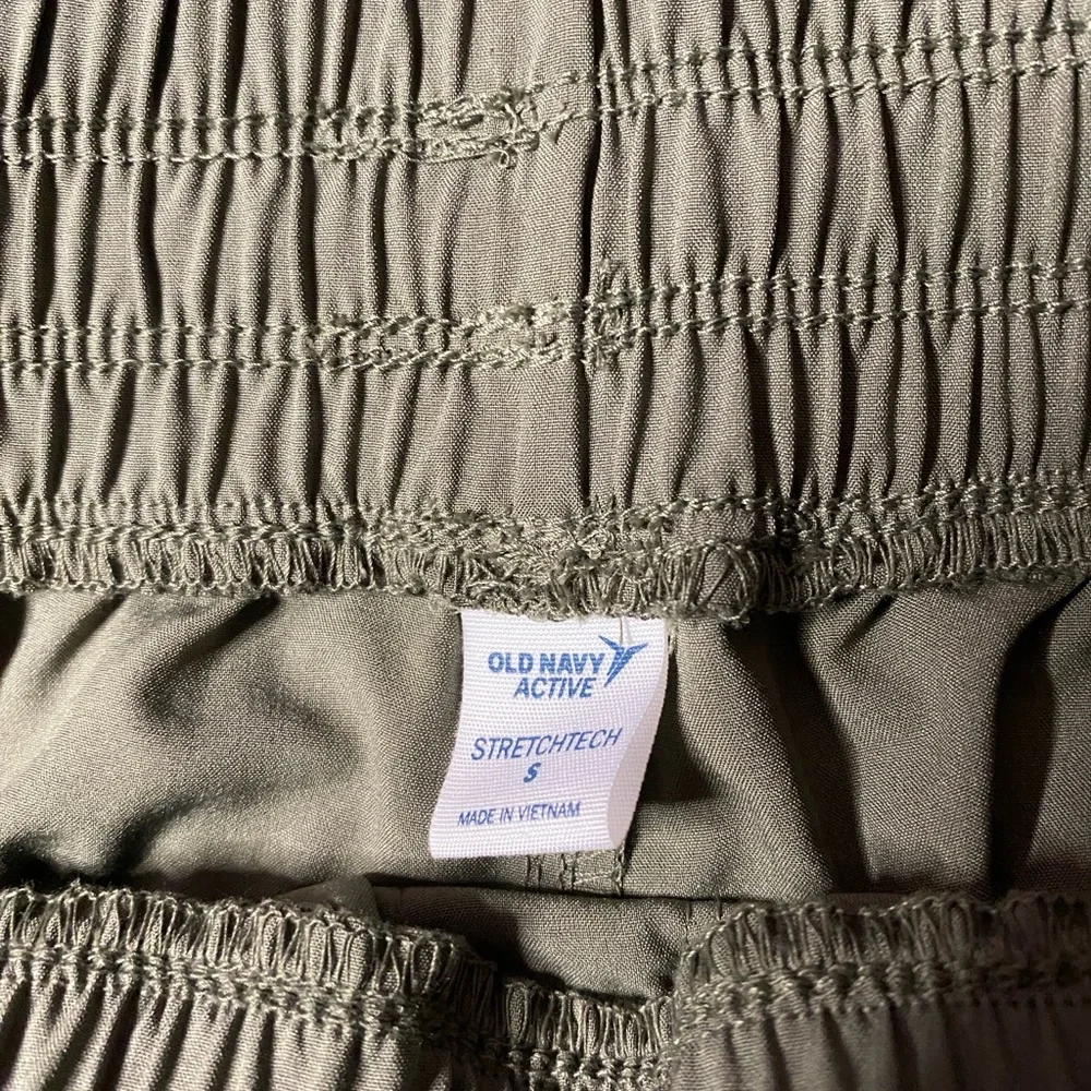 Old Navy Active StretchTech Shorts in Olive size S - Picture 2 of 6